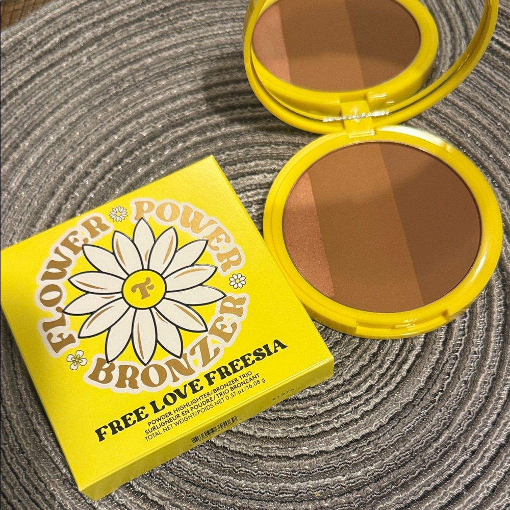 Trixie cosmetics -Free Love Freesia 🆕